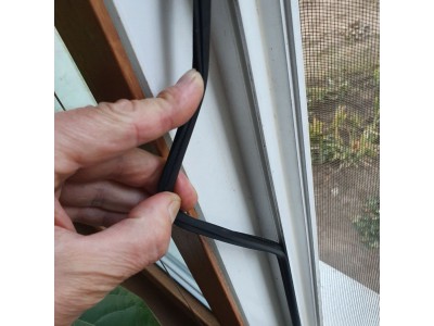 Як змінити ущільнювач на пластиковому вікні?