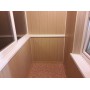 Внутрішнє оздоблення балкона коричневого кольору