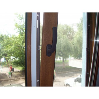 Коричневі ламіновані вікна Rehau 70 (4-10-4-10-4) Maco