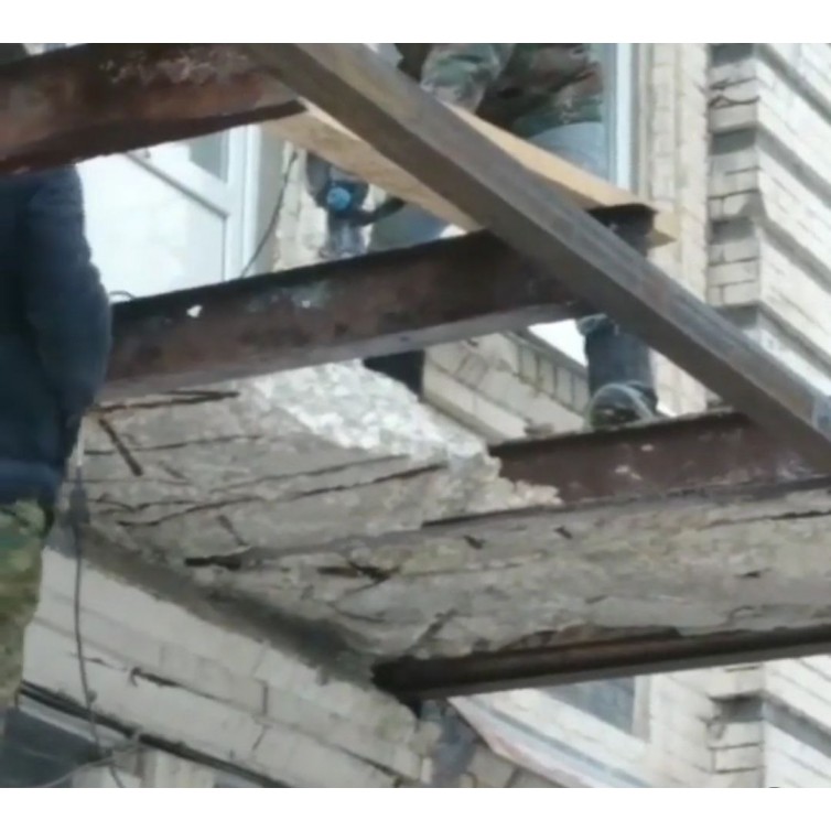 Демонтаж балконной плиты
