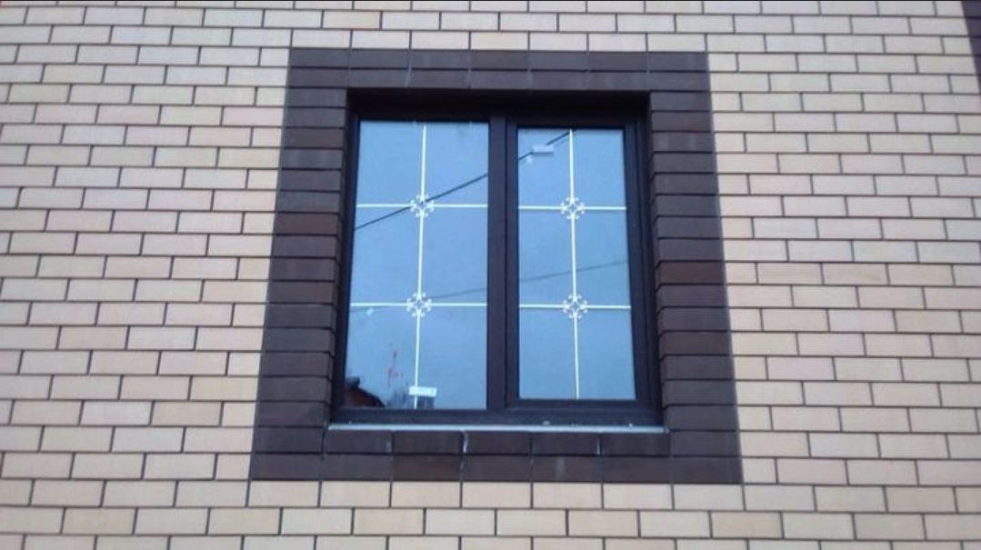 Коричневые окна стеко